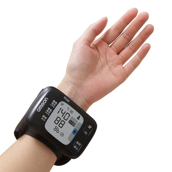 Máy đo huyết áp cổ tay cao cấp HEM-6232T Omron Made in Japan