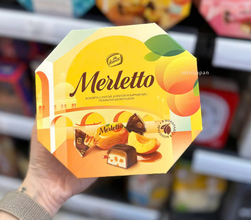 Kẹo socola Merletto nhân đào 150g - vàng