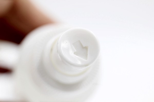 Xịt khử mùi đa năng từ vỏ sò Menage Nhật Bản 100ml - Hàng Nhật nội địa