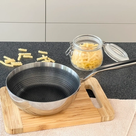 Chảo inox chống dính hoa văn nổi Tri-Ply đáy liền sâu lòng Kaiyo, size 26cm - Hàng Nhật nội địa