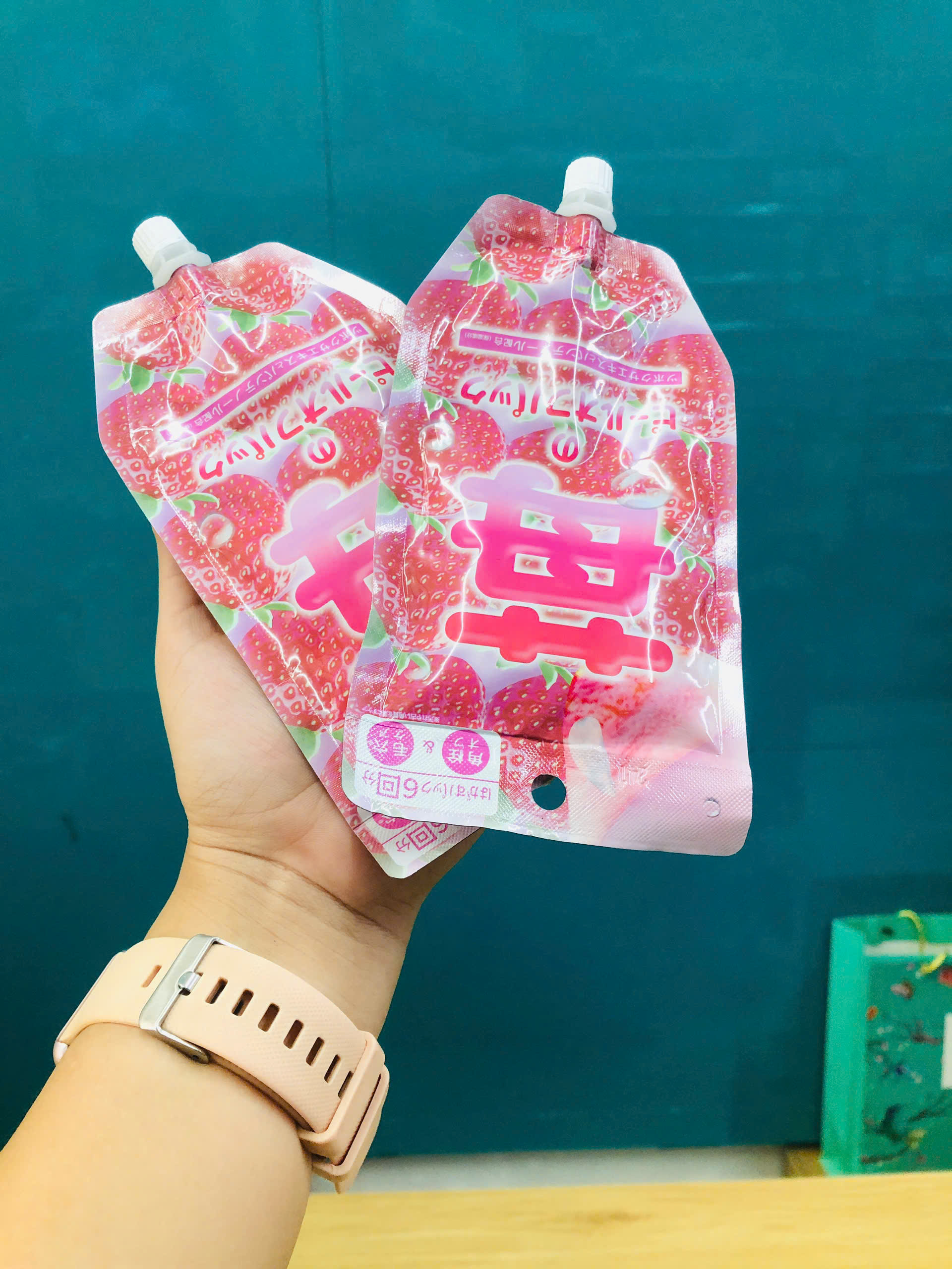 Mặt nạ lột dưỡng da Shobibo 40ml hương dâu - Hàng Nhật nội địa