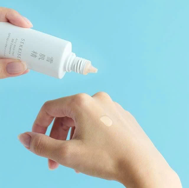 Kem nền trang điểm cho da nhạy cảm BB Sekkisei Clear Wellness Essence 26ml ( 02 tự nhiên)  - Hàng Nhật Nội Địa