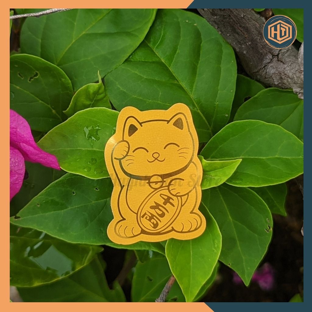 Miếng dán Mèo Thần Tài trang trí điện thoại.