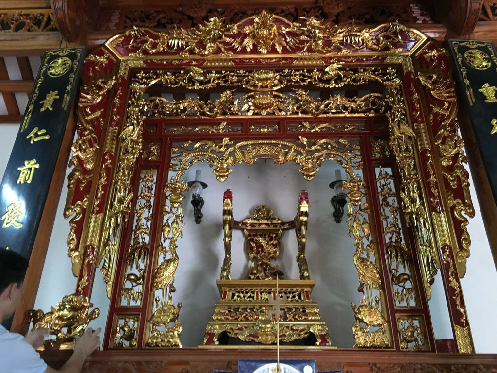 Mẫu khám thờ cổ xưa