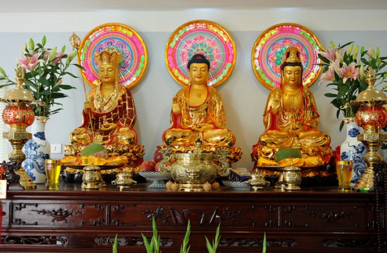 Nên thờ phật quan âm đứng hay ngồi là tốt nhất 