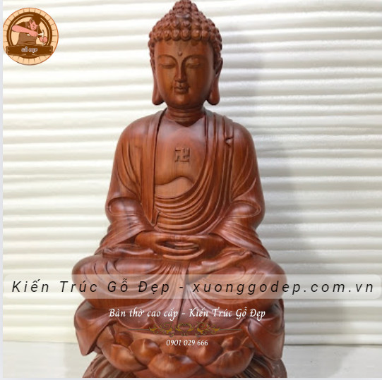 Phật A Di Đà được làm bằng gỗ