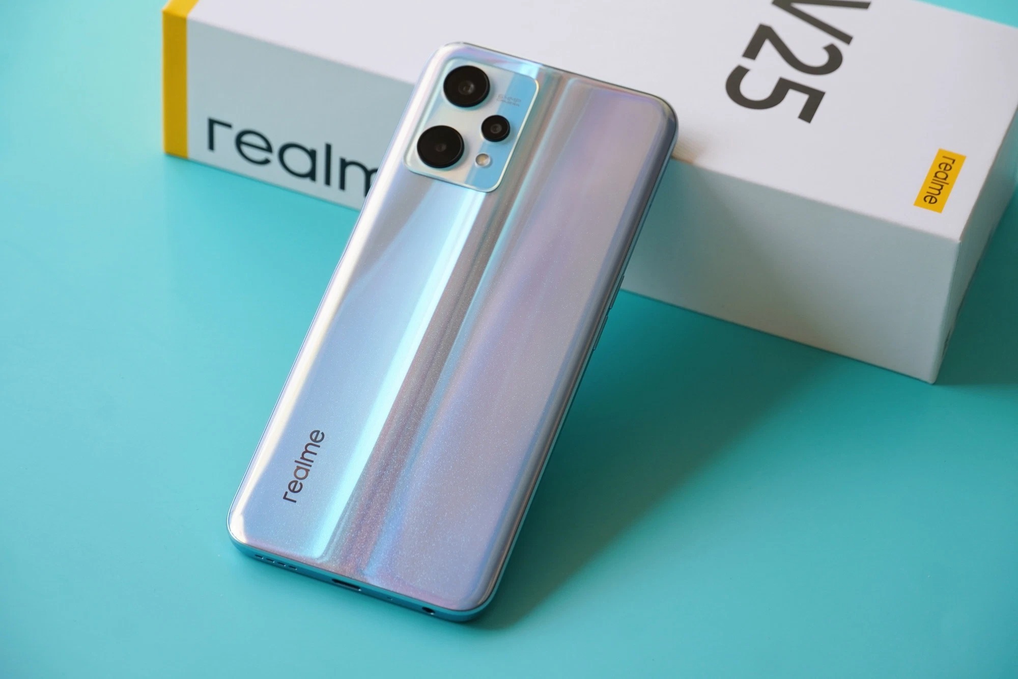 realme V25 ra mắt: Phiên bản cắt giảm của realme 9 Pro, giá hơn 7 triệu