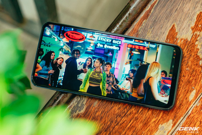 Đánh giá Galaxy M30: Màn hình sáng đẹp gần bằng S10, camera đủ dùng, chơi game tốt bất ngờ, pin dư dả 2 ngày