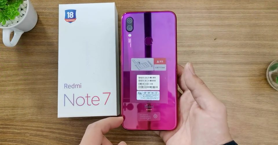 Mở hộp Redmi Note 7: Xiaomi khẳng định Vsmart, Realme, Huawei “không đủ tuổi”