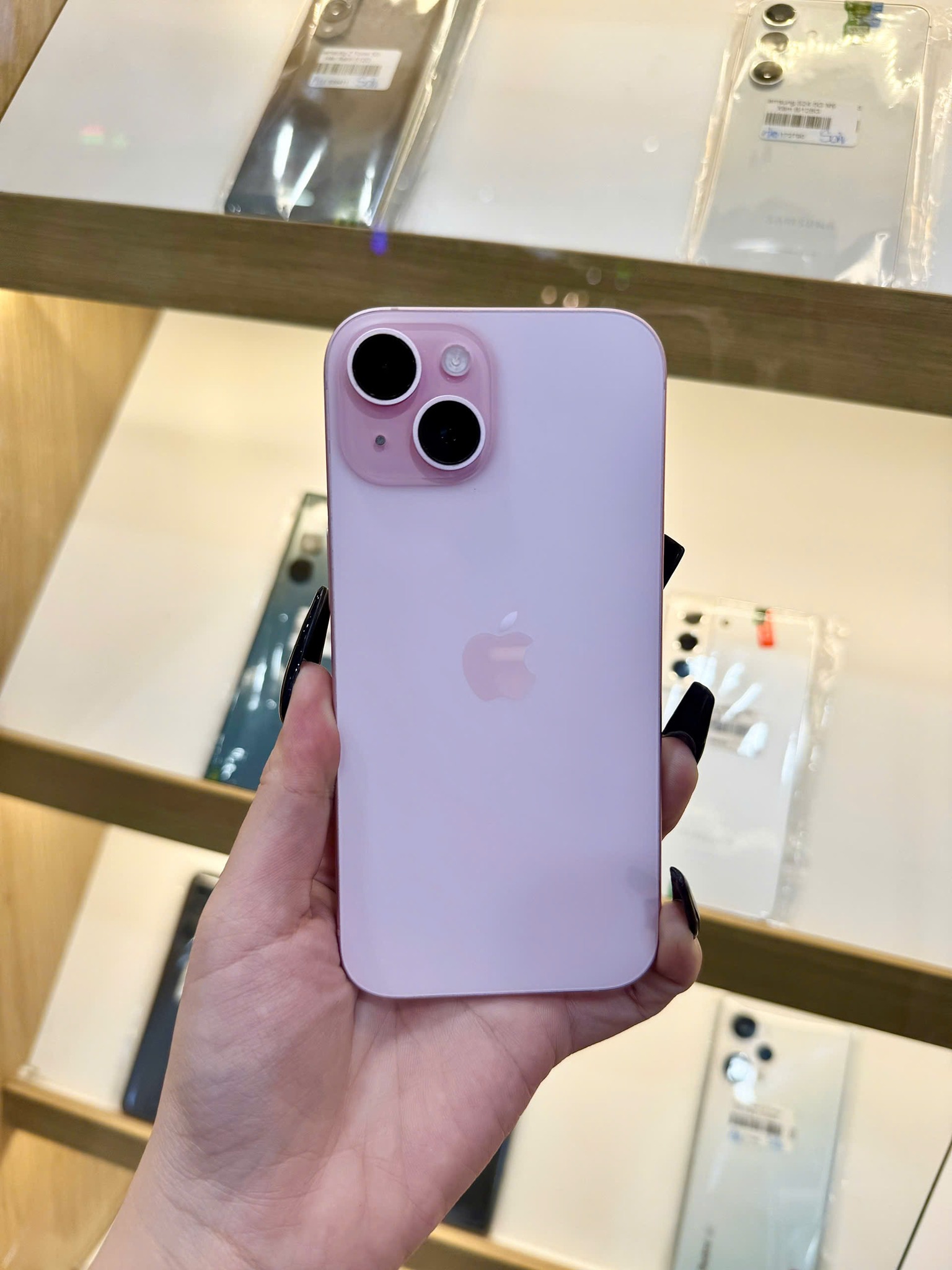 🔥 iPhone 15 Máy Lướt Full Box – Đẹp Như Mới, Giá Tốt Sập Sàn Tại ThoSky