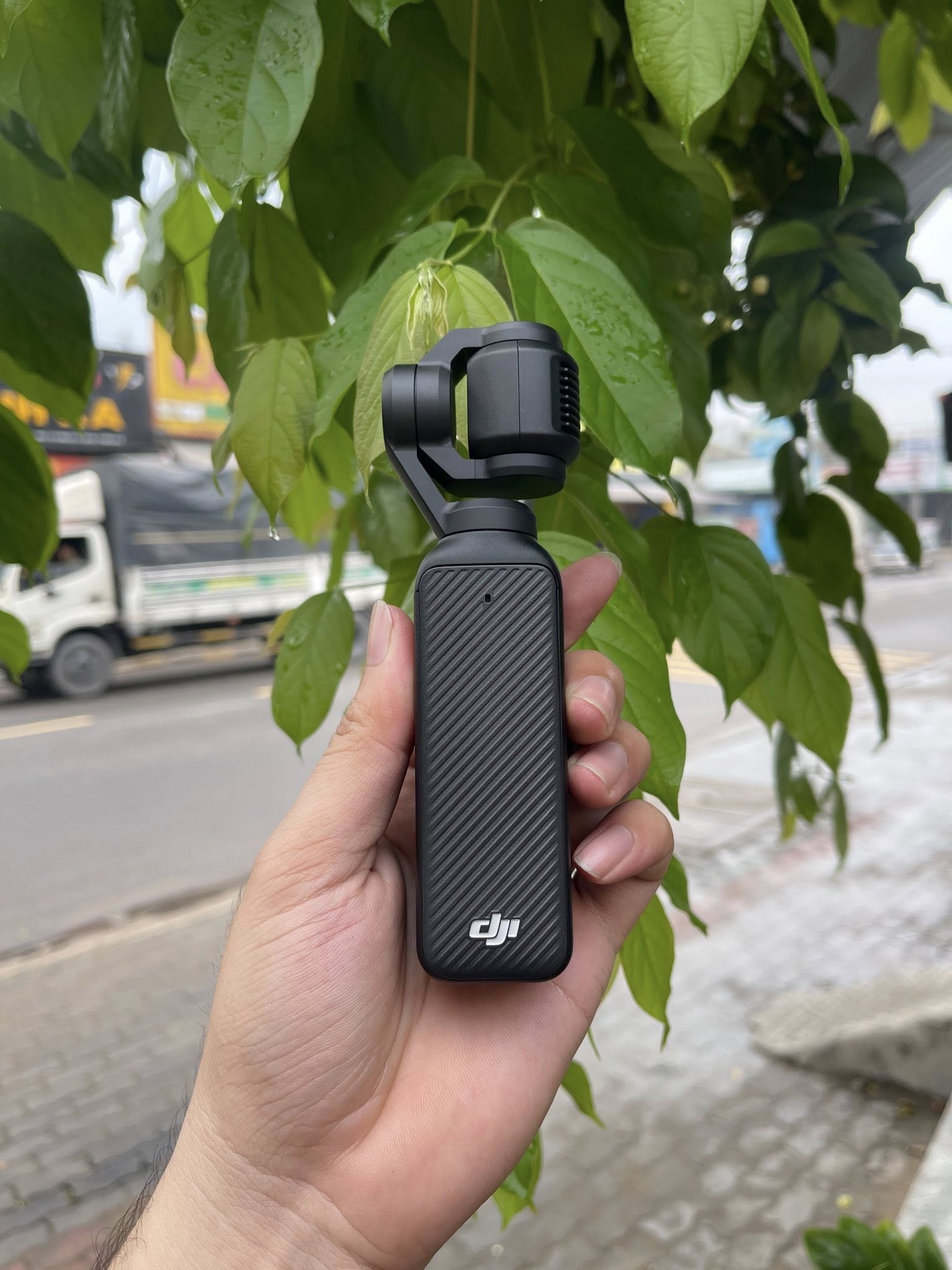 ✨ Không Chỉ Là Điện Thoại – ThoSky Giới Thiệu Siêu Phẩm Phụ Kiện Du Lịch Hè: DJI Osmo Pocket 3 Creator Combo