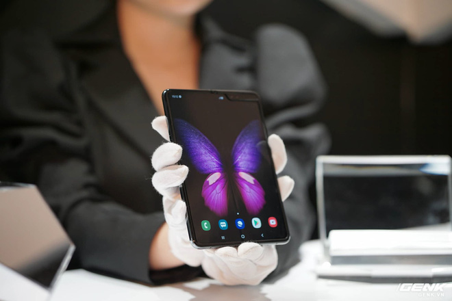 Galaxy Fold ra mắt tại Việt Nam: Giá 50 triệu đồng, hỏng màn hình được thay với giá ưu đãi 3.49 triệu đồng