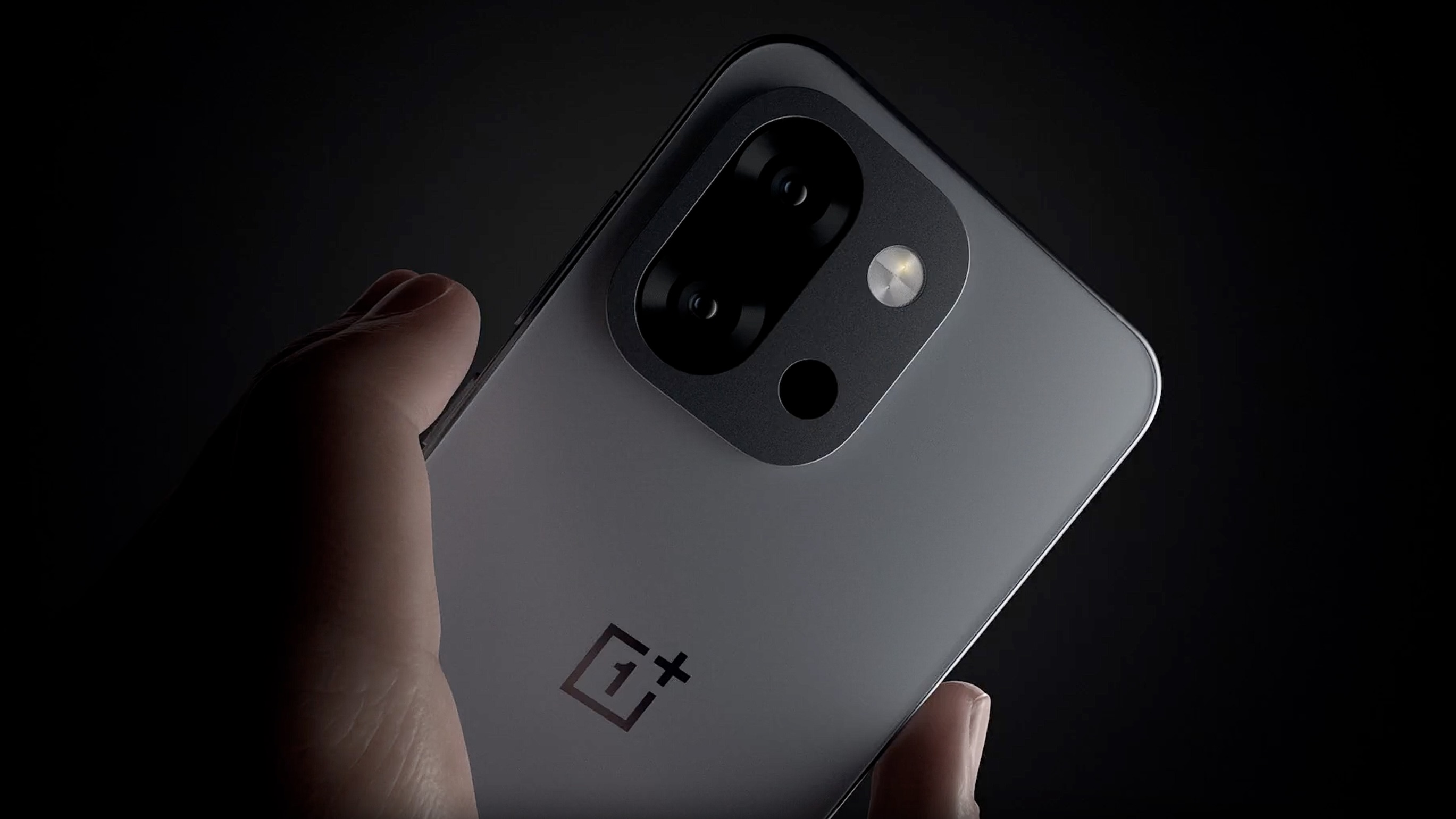 OnePlus 15 hé lộ pin “khủng” 7.300 mAh & sạc nhanh 120W – Flagship mới đáng chờ