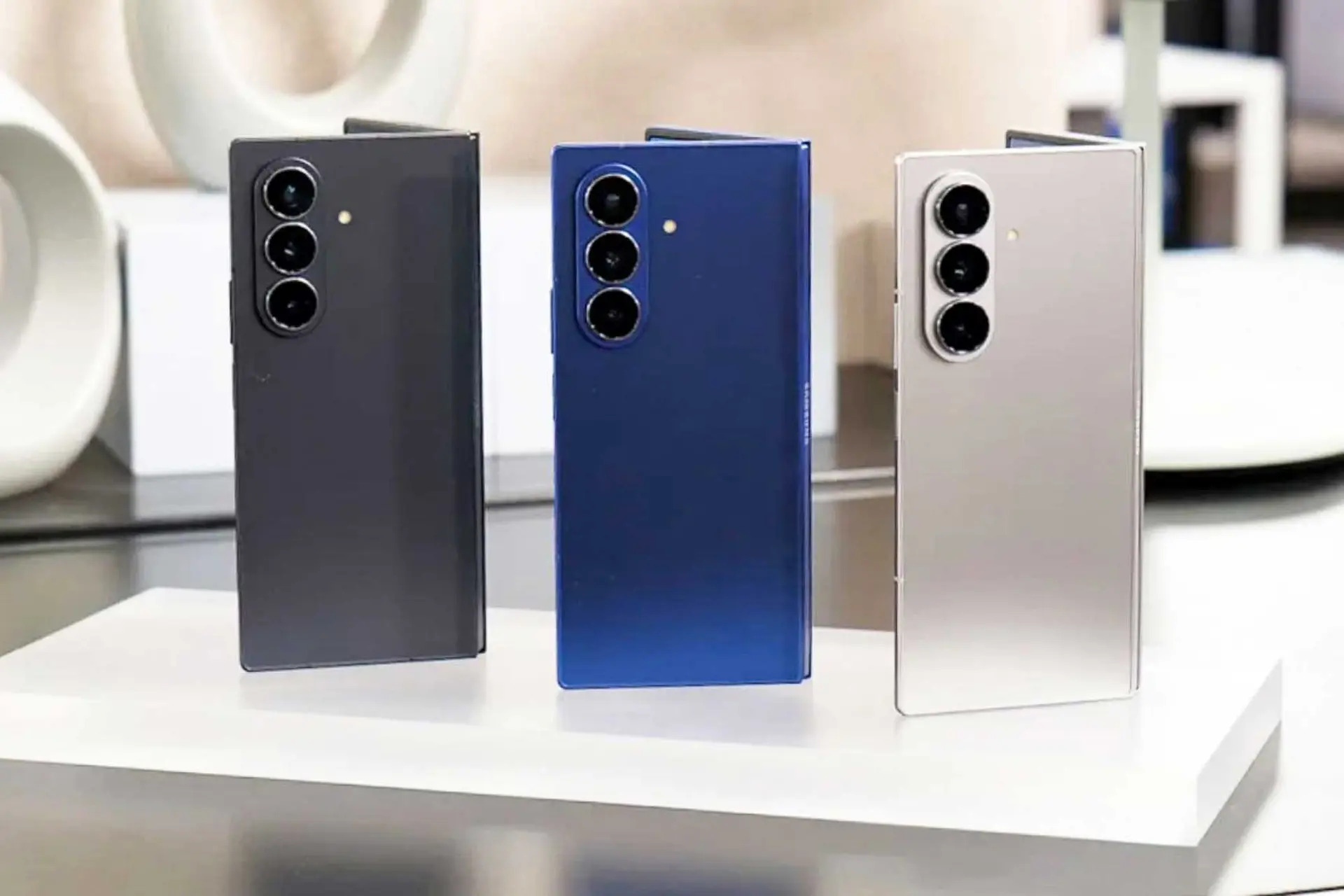 Điện thoại gập Samsung mới lộ diện: Thiết kế màn hình rộng, khác biệt Galaxy Z Fold