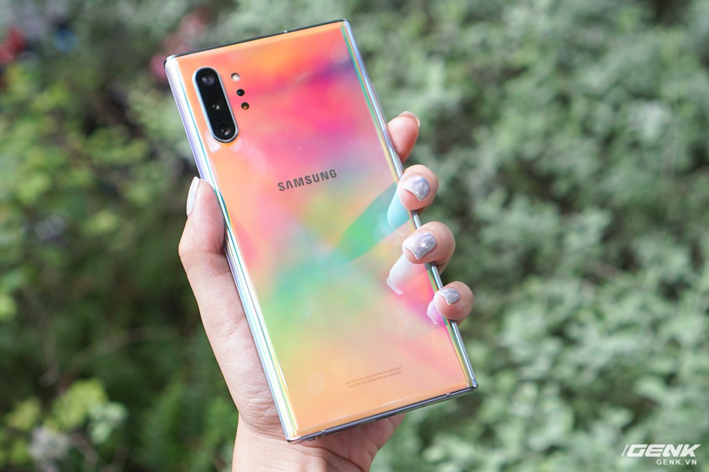 Mở hộp Galaxy Note10+ màu Ánh Cực Quang xem có gì mới