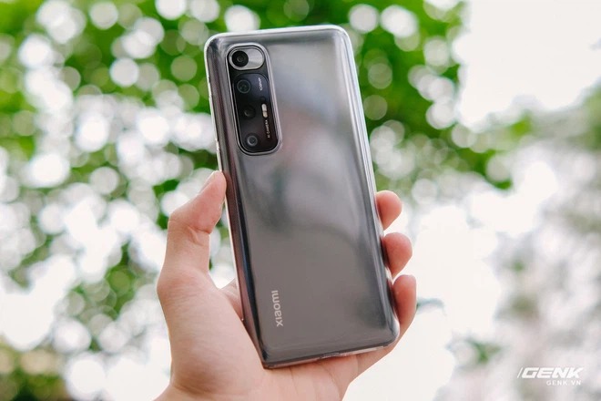 Trên tay Xiaomi Mi 10S: Thiết kế giống Mi 10 Ultra nhưng