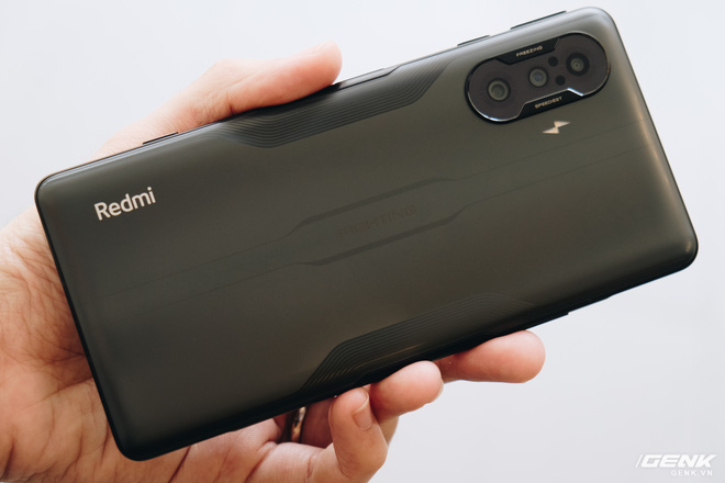 Trên tay Redmi K40 Gaming: Smartphone gaming cấu hình mạnh, giá rẻ
