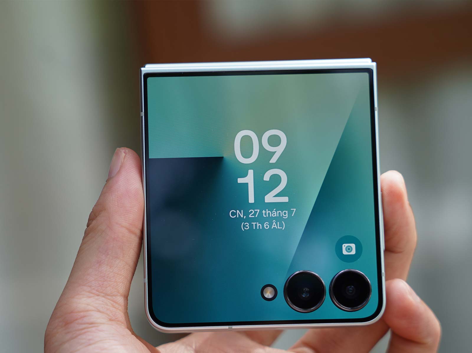 Mẹo dùng Gemini Live để không bao giờ bị “bí cách tạo dáng” khi chụp ảnh trên Galaxy Z Flip7