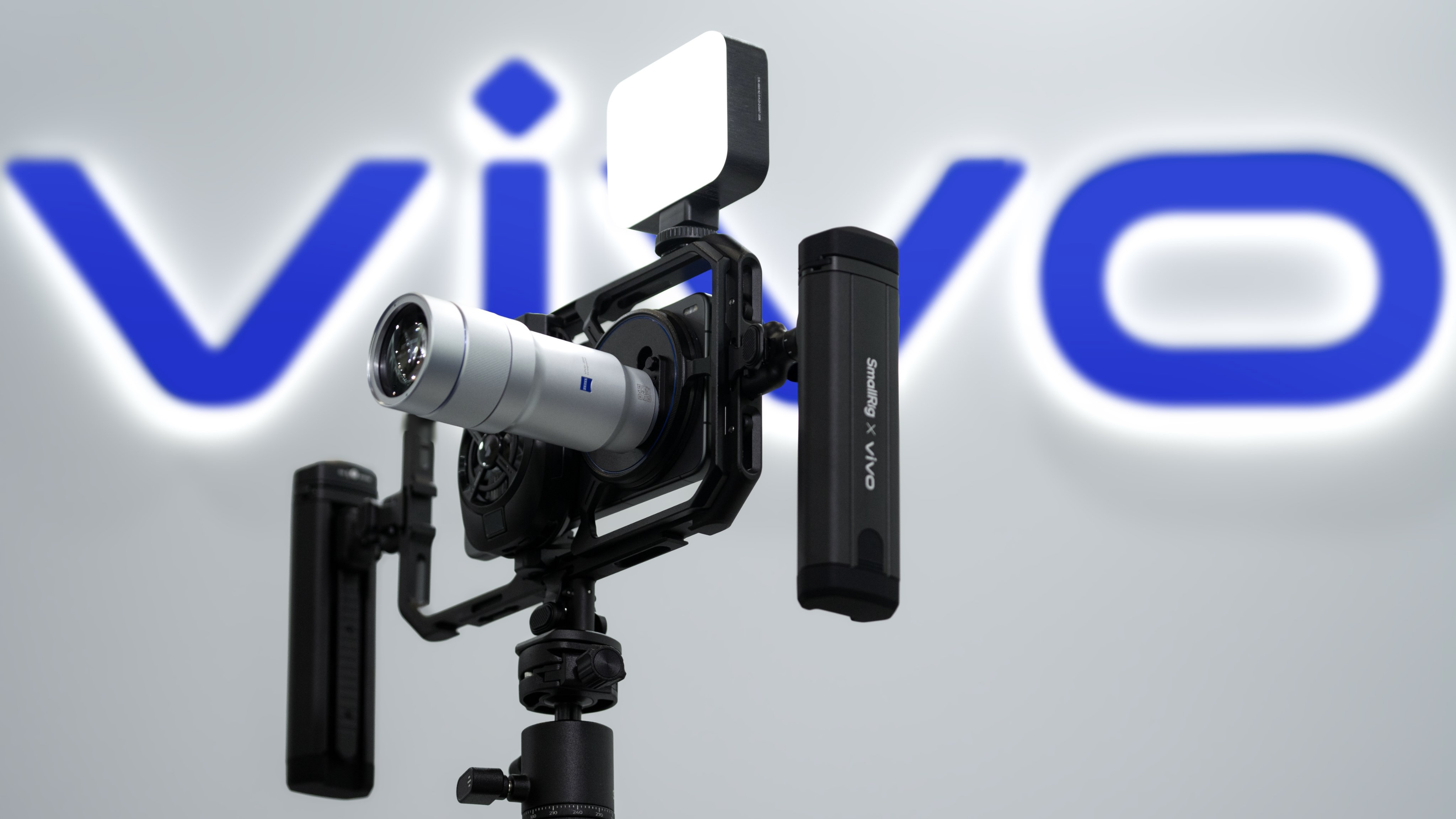 Vivo X300 Ultra lộ cấu hình camera cực khủng: Hai cảm biến 200MP, zoom quang học chống rung chuẩn gimbal