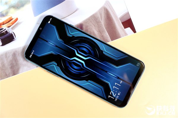 So sánh ASUS ROG Phone 2 và Xiaomi Black Shark 2 Pro: Gaming phone nào hợp với bạn?