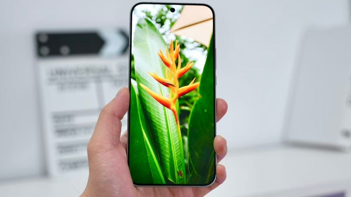 Lộ diện màn hình iQOO 15: Cạnh tranh ngang cơ Galaxy S26 Ultra với độ sáng lên tới 6.000 nits