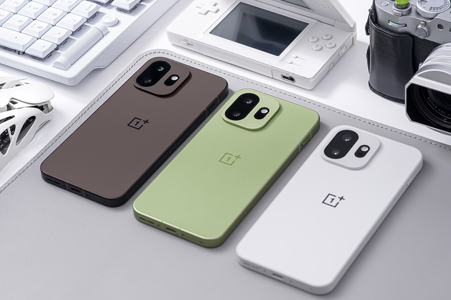 Mở hộp OnePlus 15T: Flagship màn hình nhỏ, pin 7.500mAh cực ấn tượng
