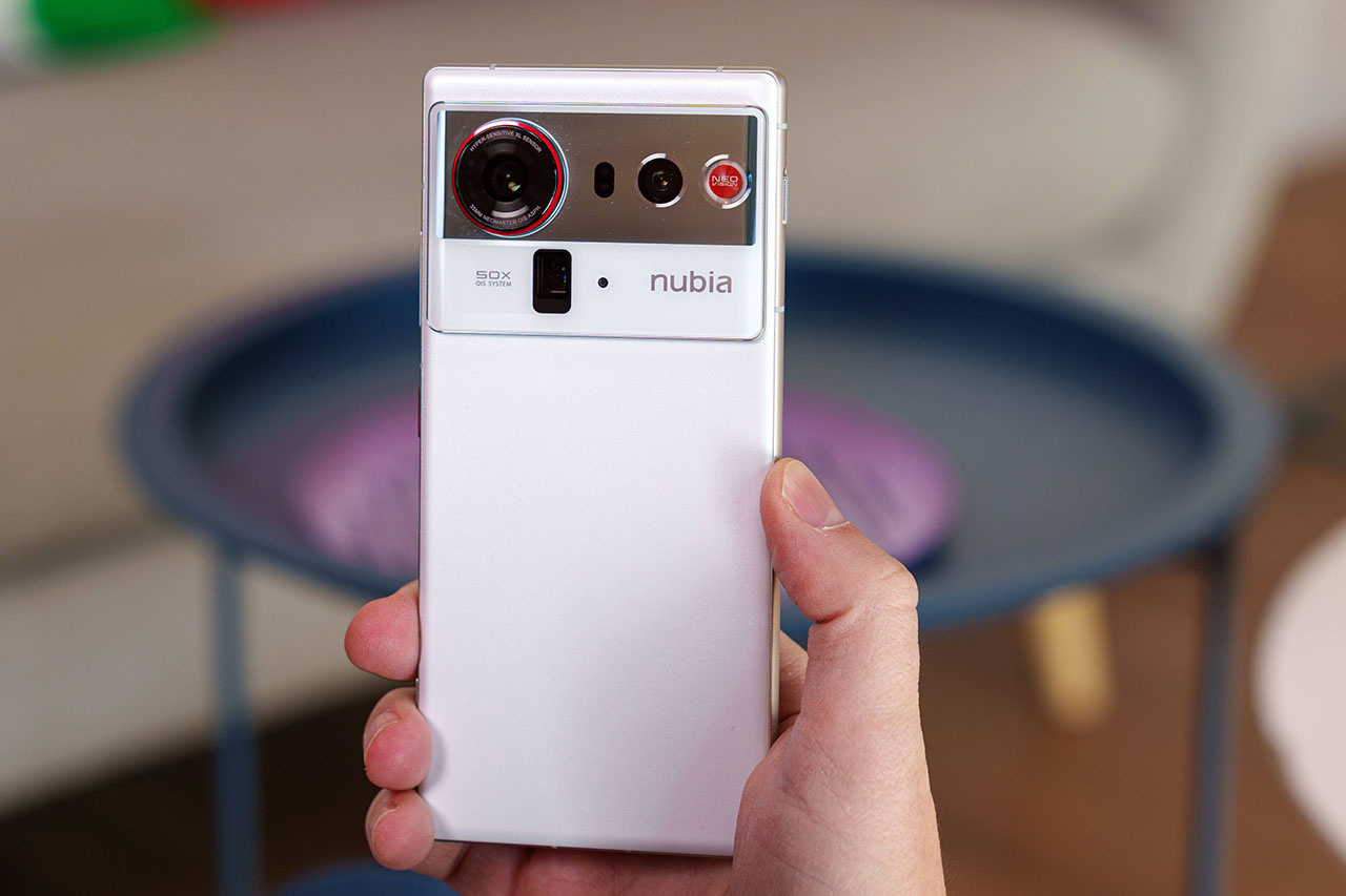 Đánh Giá Nubia Z80 Ultra: Màn Hình Vô Khuyết, Pin 7200 mAh, Chip Snapdragon 8 Elite Gen 5