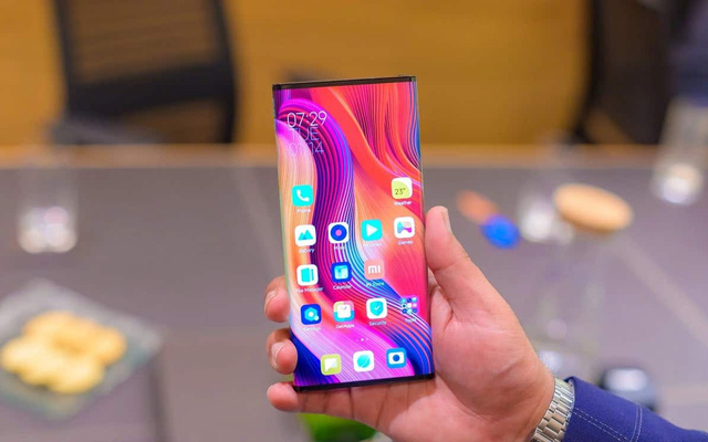 Cuối cùng thì siêu phẩm Xiaomi Mi MIX Alpha cũng sẽ chính thức lên kệ, giá bán có thể từ 2.400 USD