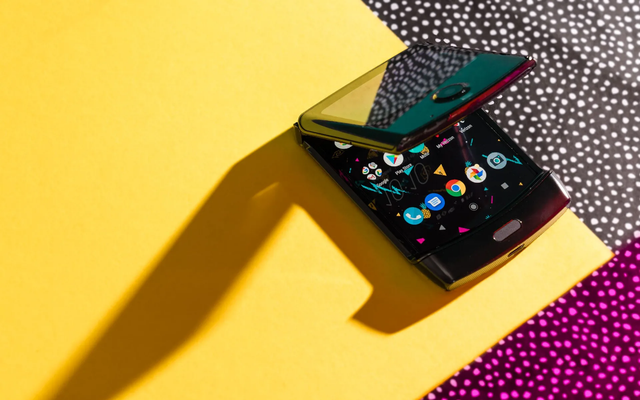 Đánh giá chi tiết Motorola Razr: màn hình gây tiếng ồn khó chịu khi gập, pin kém, thà mua Razr ngày xưa còn hơn