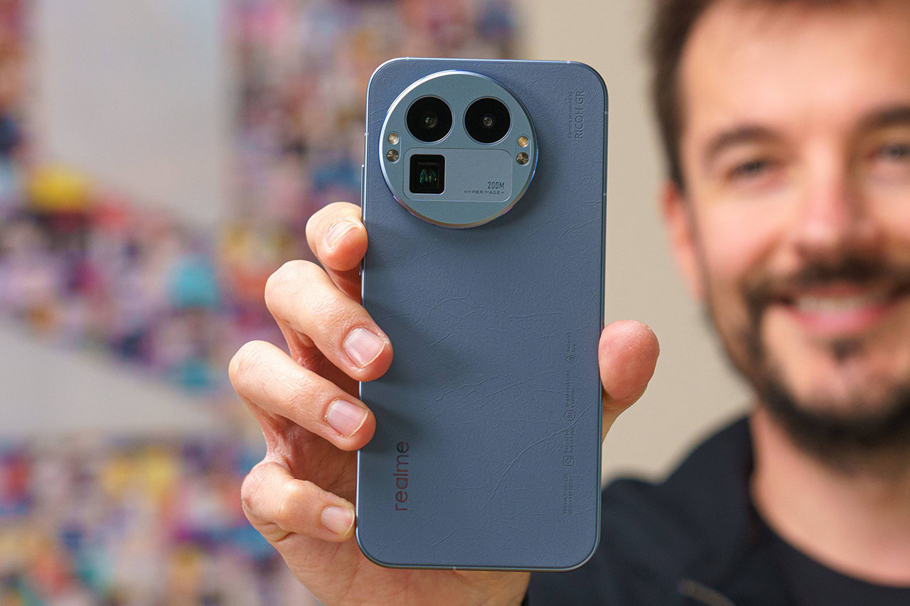 Trên Tay realme GT8 Pro 5G: Camera Tele 200 MP, Pin 7.000 mAh, Chip Snapdragon 8 Elite Gen 5