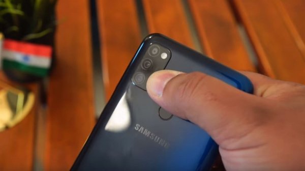 Rò rỉ ảnh thực tế Samsung Galaxy M30s : Màn hình giọt nước, phát hiện 1 cảm biến lạ - cụm camera dị ở mặt lưng