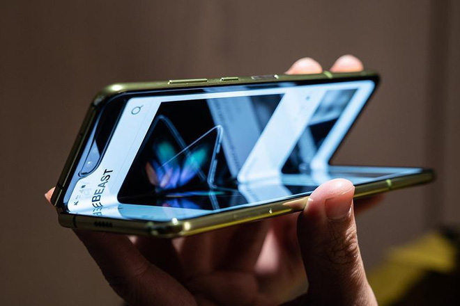 Samsung Galaxy Fold sẽ lên kệ cùng thời điểm với iPhone 11