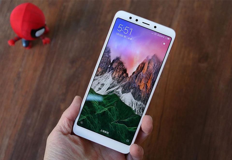 Trên tay siêu phẩm tràn viền Xiaomi Redmi 5 đầu tiên trên thế giới, giá dưới 3 triệu đồng