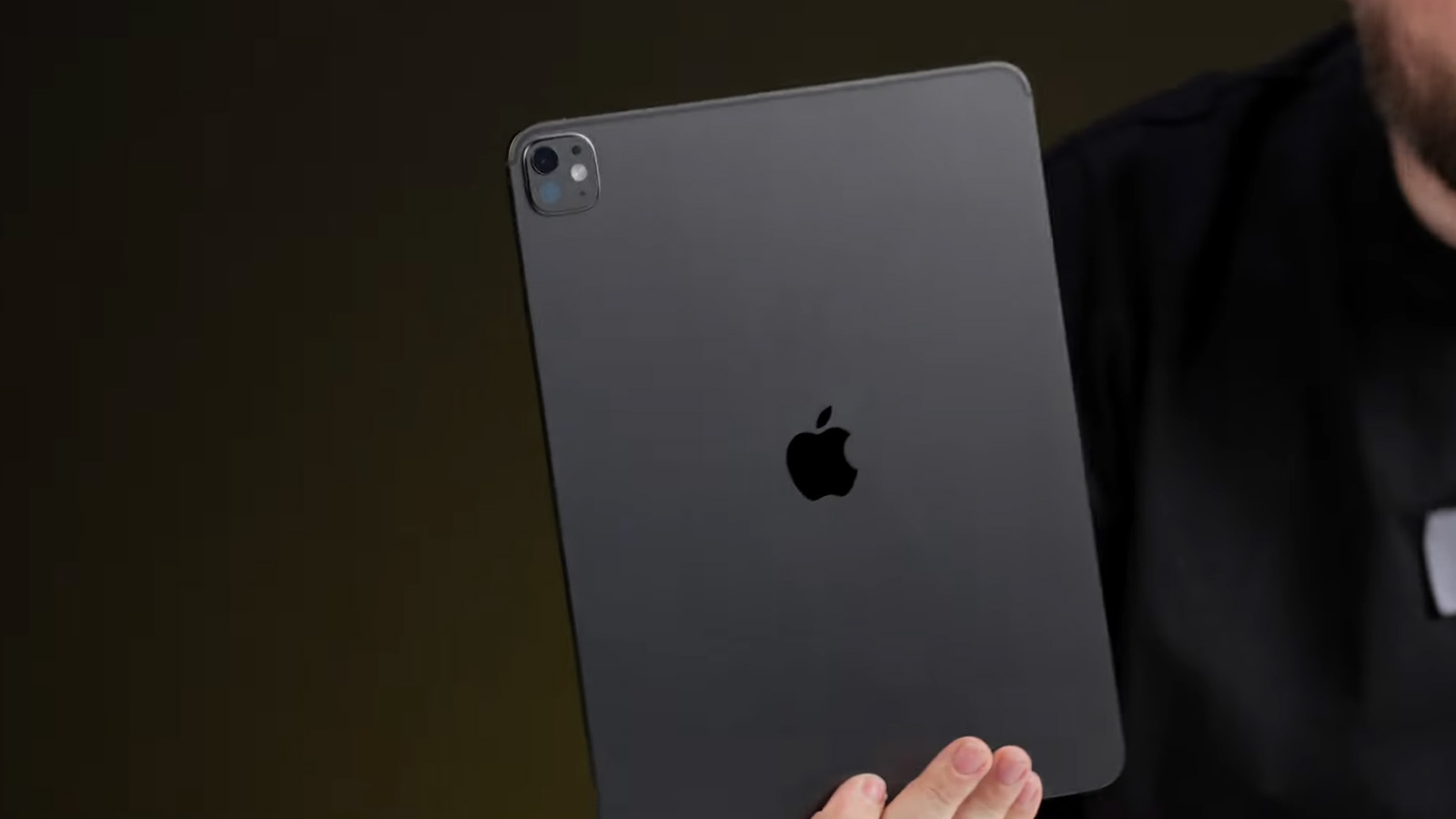 YouTuber “đập hộp” iPad Pro M5 trước ngày ra mắt: Hiệu năng cực mạnh, RAM lên tới 12GB