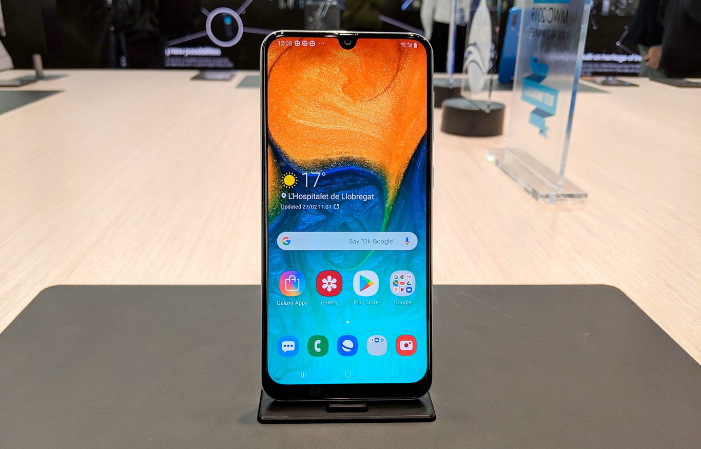 Thay kinh dien thoai Samsung Galaxy A30 o dau tot