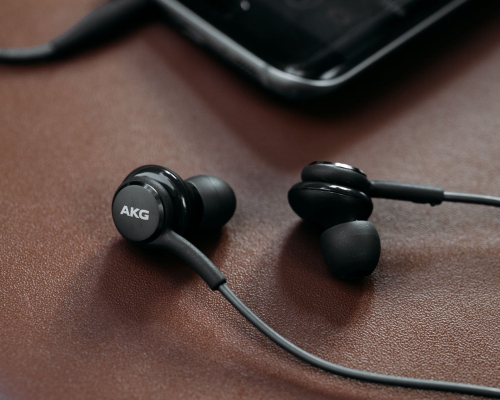 tai-nghe-akg-s8-s8-plus