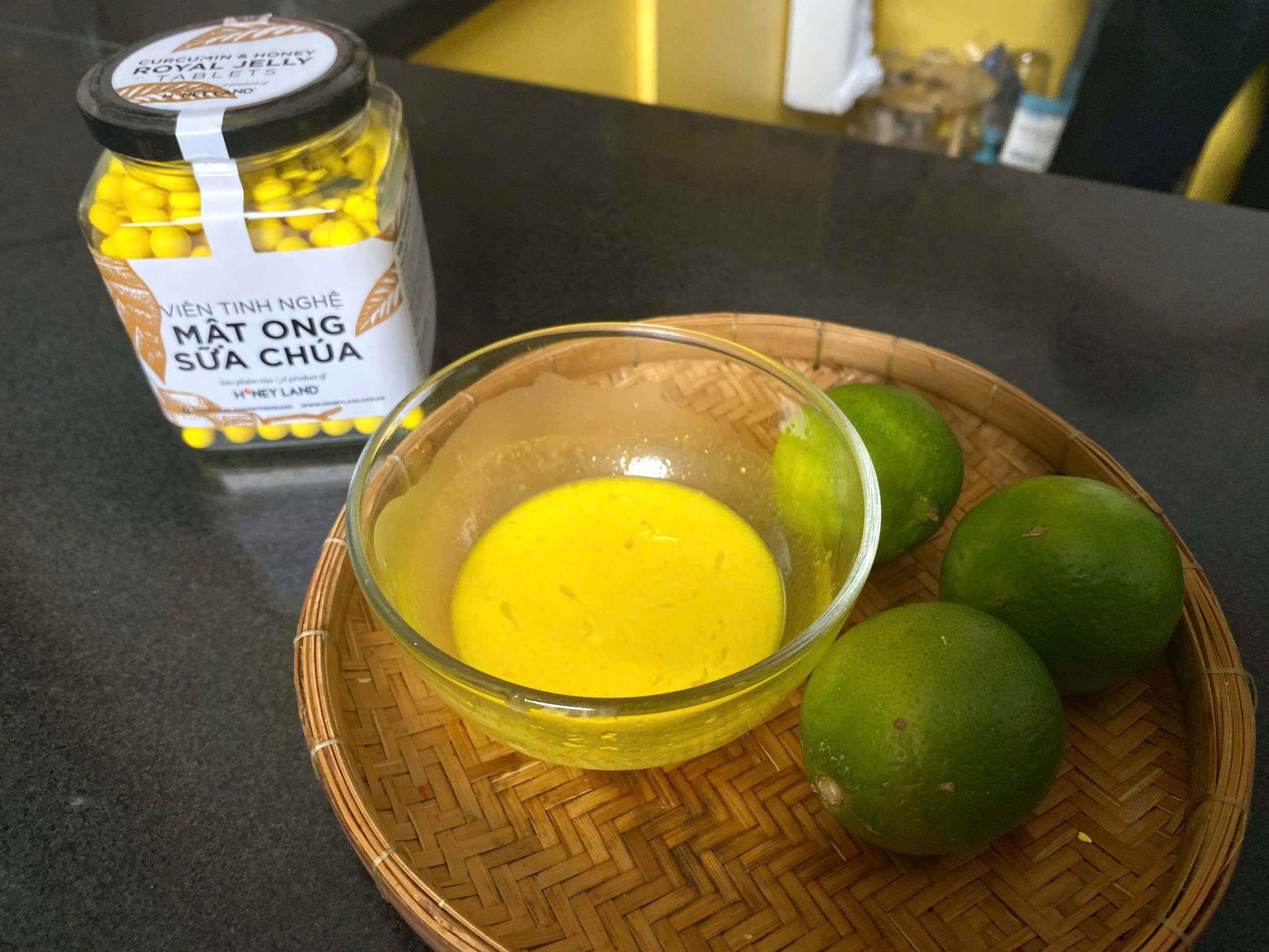 CÁCH LÀM MẶT NẠ TINH NGHỆ & CHANH – CHO LÀN DA SẠCH ĐẸP MỊN MÀNG