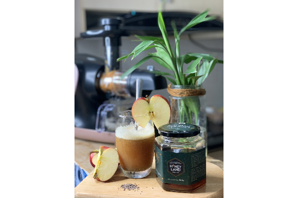 Sống với đam mê, bổ sung năng lượng với món Nước ép Táo Mật ong hoa rừng ngập mặn HoneyLand