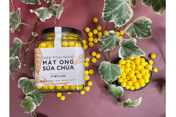 4 cách dùng tinh bột nghệ và sữa ong chúa giúp sở hữu làn da trắng sáng và sức khỏe dẻo dai