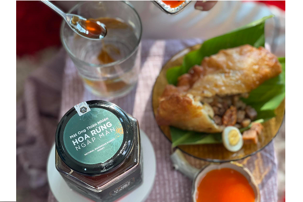 Bánh xếp nhân thịt chấm nước sốt Mật ong hoa rừng ngập mặn HoneyLand thơm ngon khó cưỡng