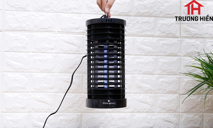 Đèn bắt muỗi hoạt động như thế nào? Có nên mua hay không?