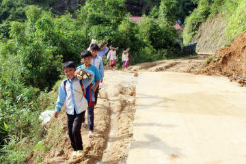 “Cánh Én chở ước mơ” tới vùng cao Sàng Ma Sáo