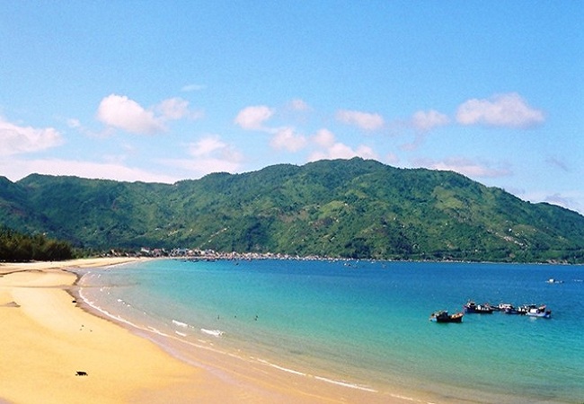 DU LỊCH BIỂN THIÊN CẦM - ĐỀN ÔNG HOÀNG MƯỜI