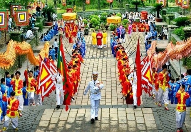 ĐỀN HÙNG - LÀNG CỔ HÙNG LÔ - SUỐI KHOÁNG THANH THỦY