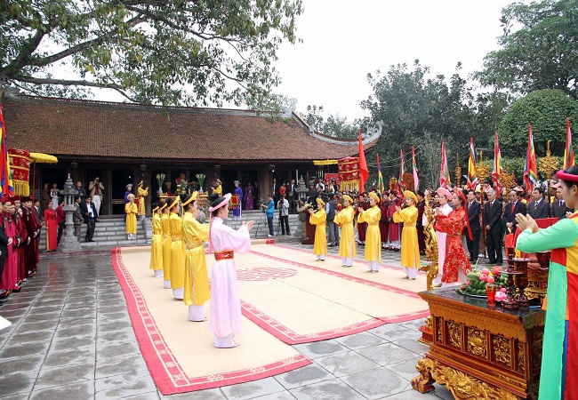 ĐỀN HÙNG - LÀNG CỔ HÙNG LÔ - VƯỜN QG XUÂN SƠN