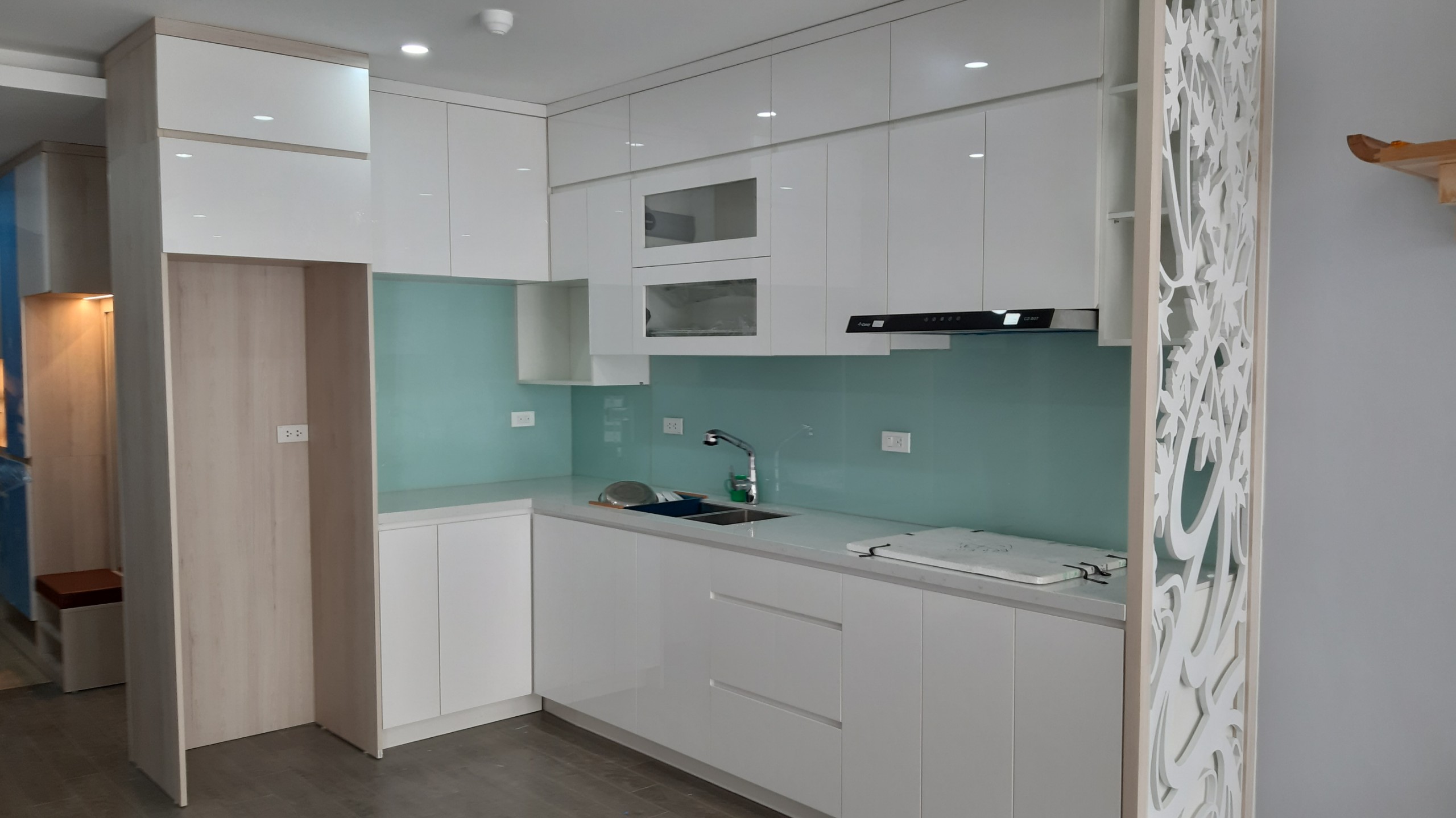 8535a8495570b02ee961 431686da 3949 4632 a49b 110fdda5d939 - Top 35 mẫu tủ bếp gỗ công nghiệp đẹp hiện đại 2019