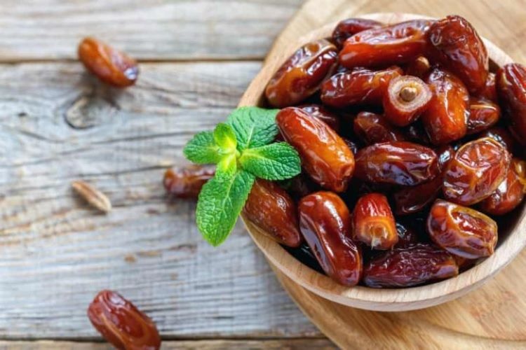 Tìm hiểu công dụng của chà là nguyên cành hosna