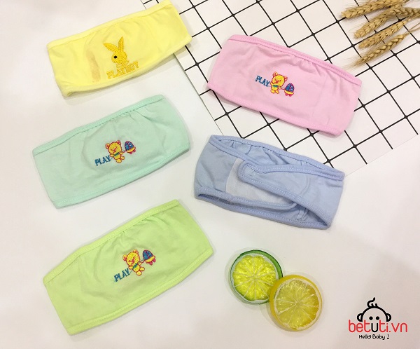 Che thóp dán trong combo đồ sơ sinh cho bé gái mùa thu