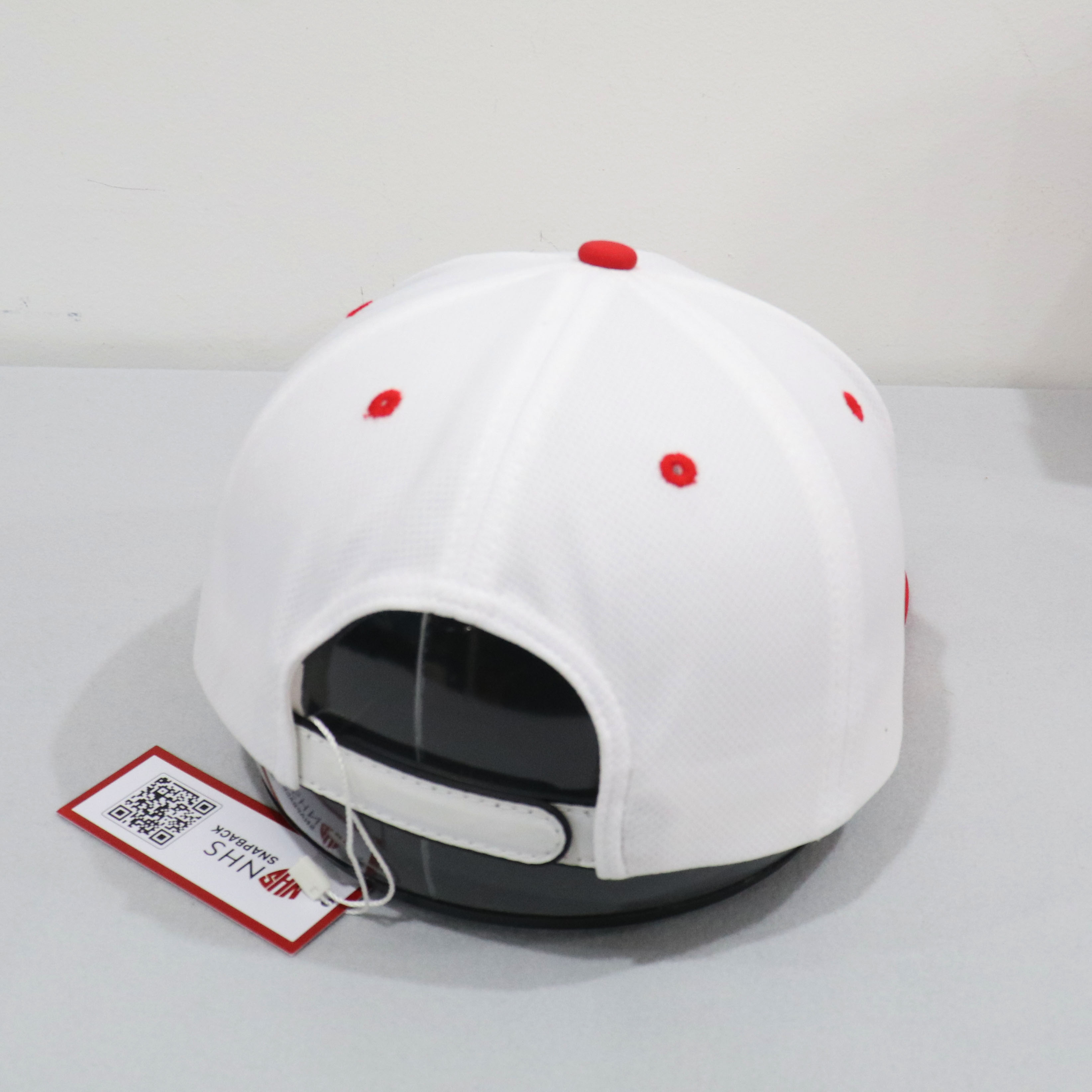 Nón Snapback NHS Trắng Viền Đỏ - Điểm Nhấn Là Bạn.