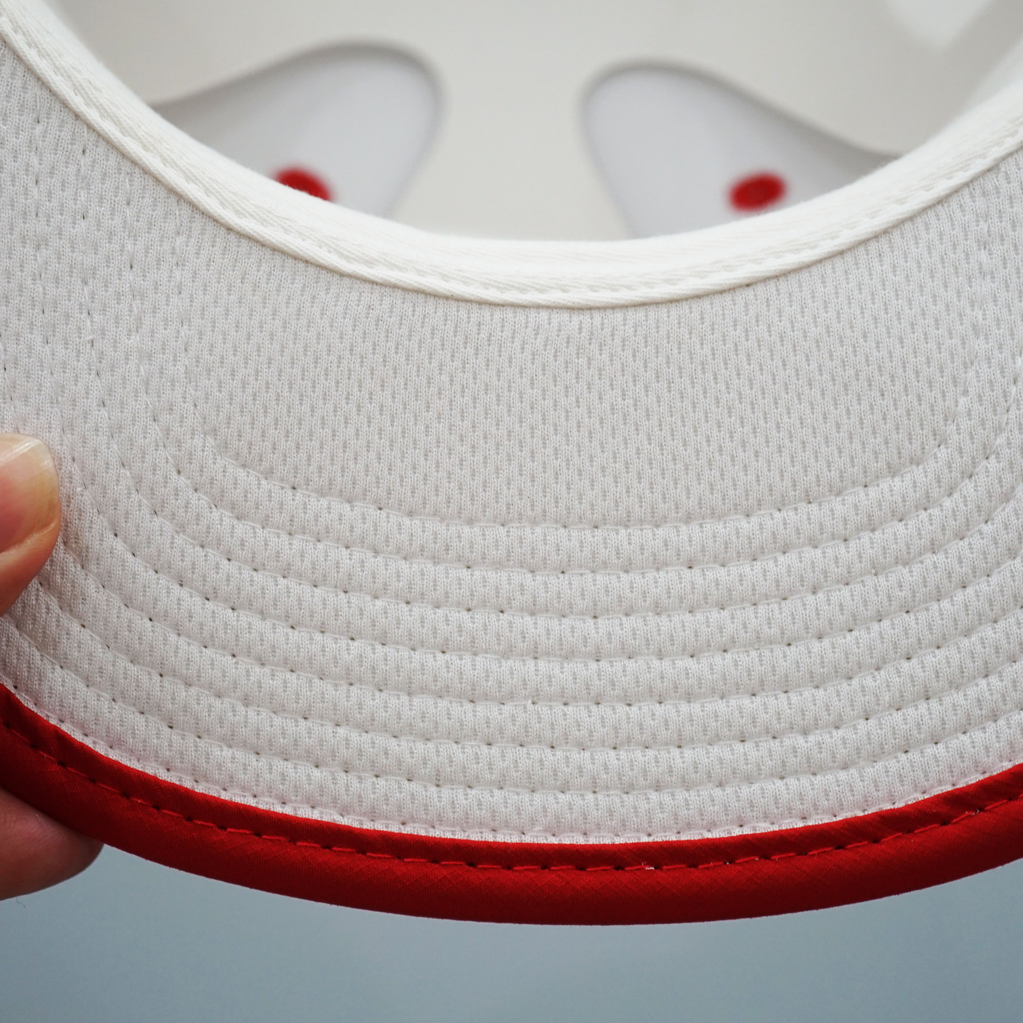 Nón Snapback NHS Trắng Viền Đỏ Phiên Bản NHS Gold.